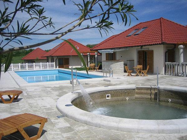 Egri Korona Borház és Wellness Hotel Demjén Exterior foto
